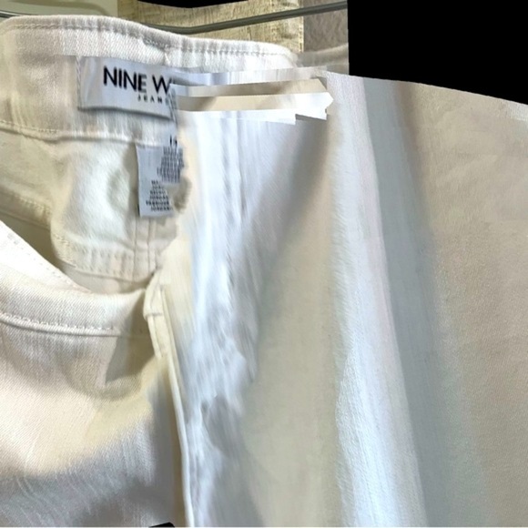 Nine West Women’s White stretch twill Chrystie Capri with slit side hem. Size 14 - Picture 12 of 16